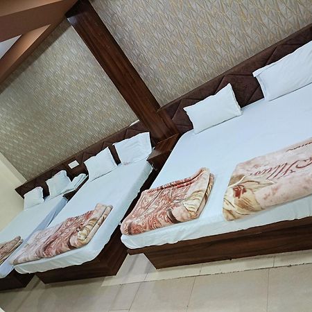 Green Leaf Hotel Ujjain Eksteriør billede