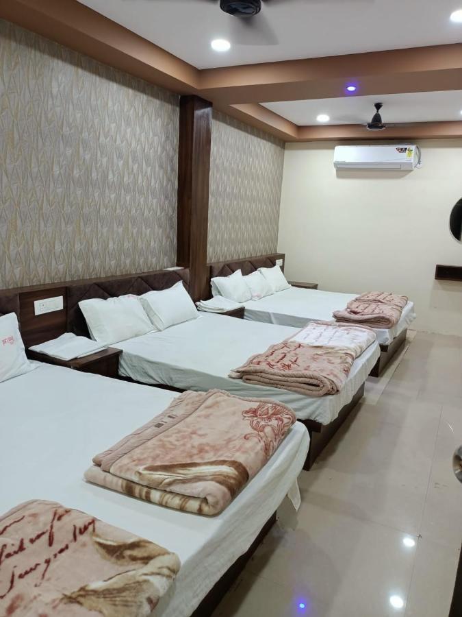 Green Leaf Hotel Ujjain Eksteriør billede