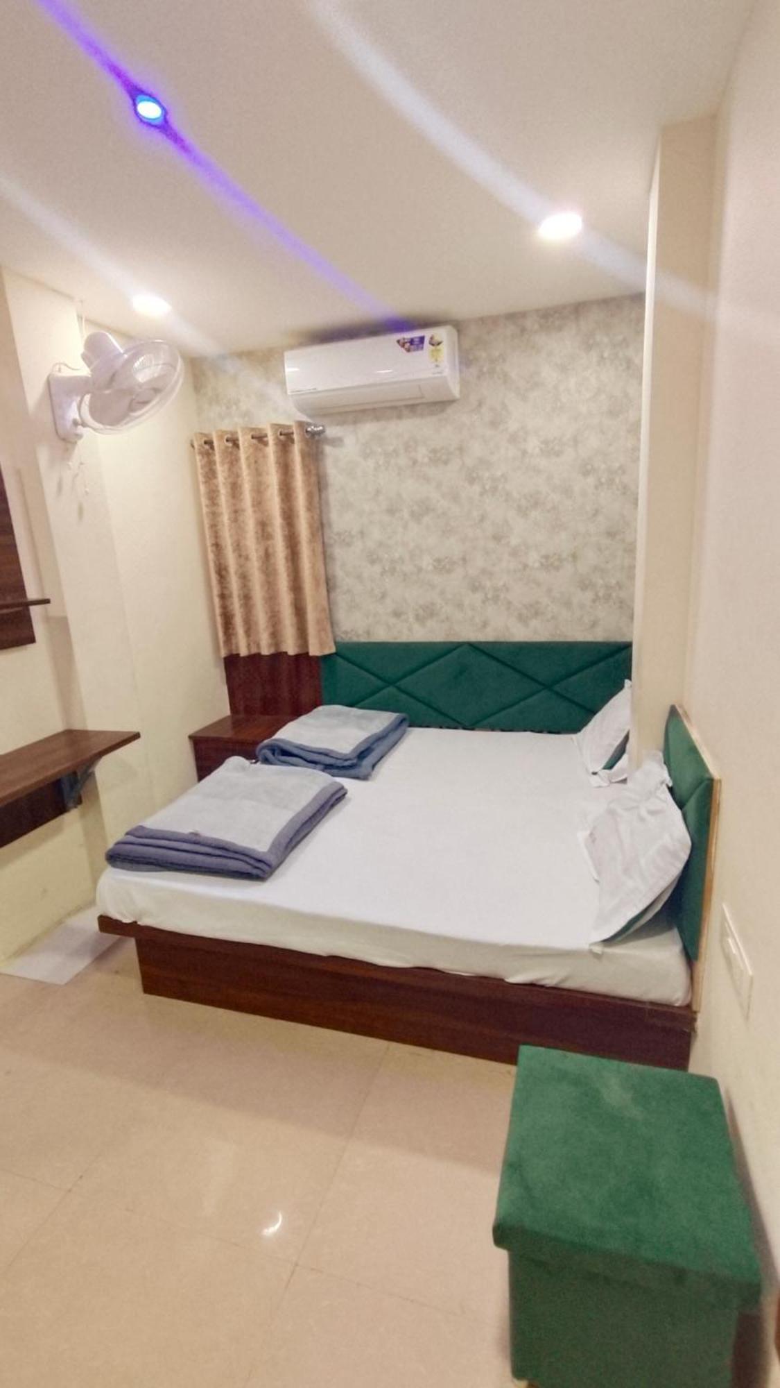 Green Leaf Hotel Ujjain Eksteriør billede