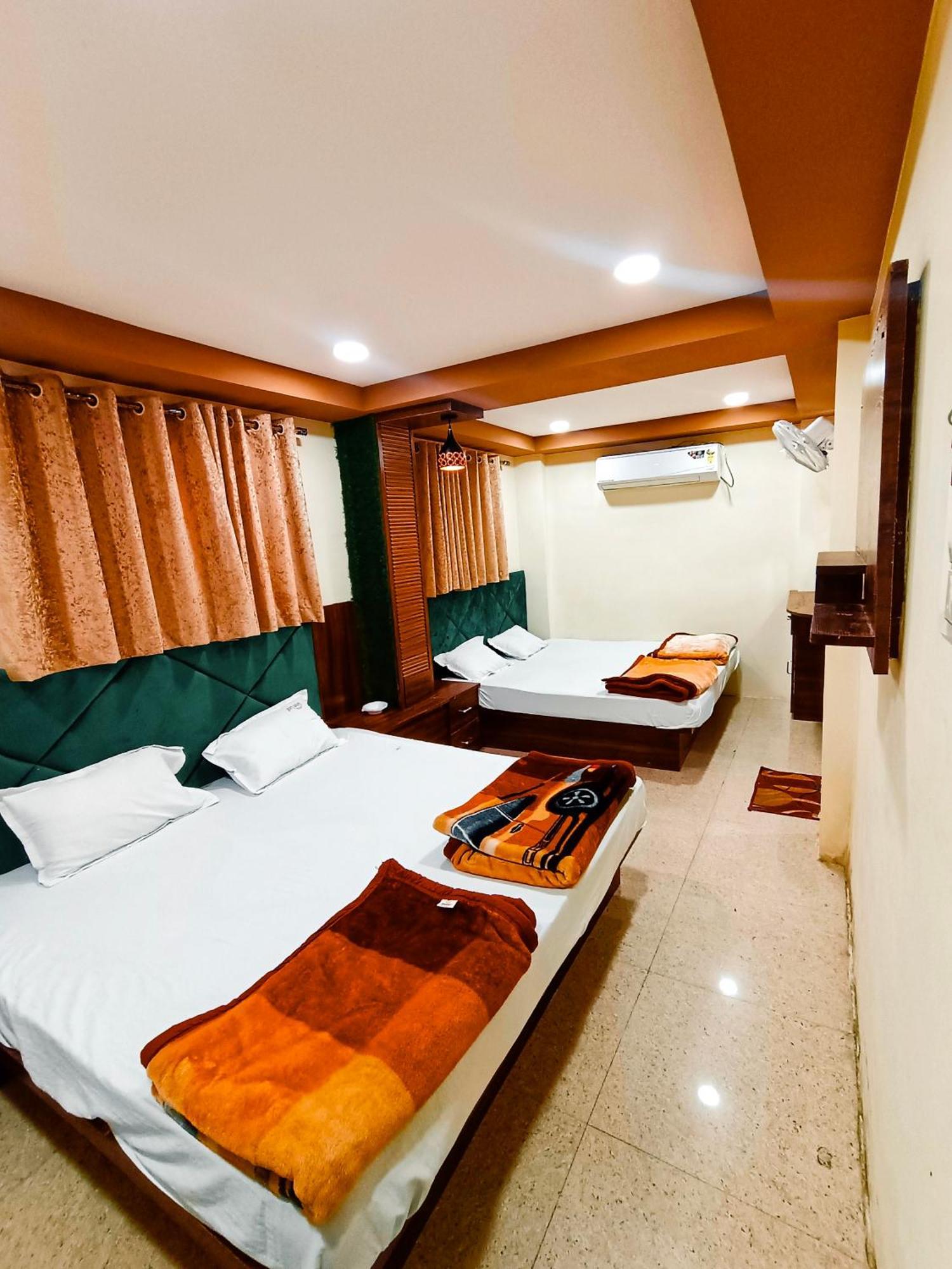 Green Leaf Hotel Ujjain Eksteriør billede