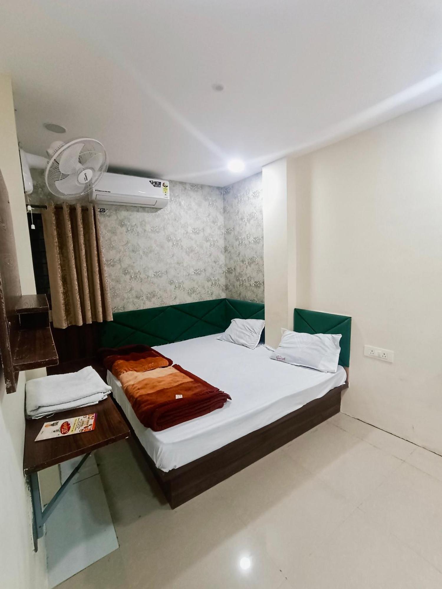 Green Leaf Hotel Ujjain Eksteriør billede
