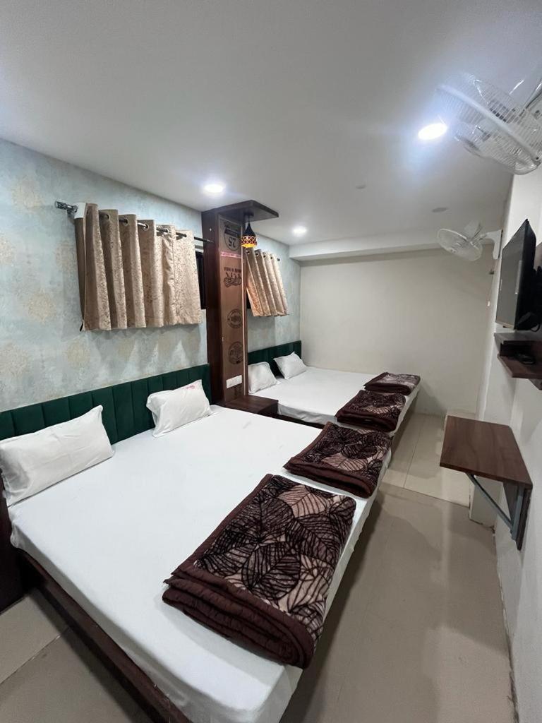 Green Leaf Hotel Ujjain Eksteriør billede