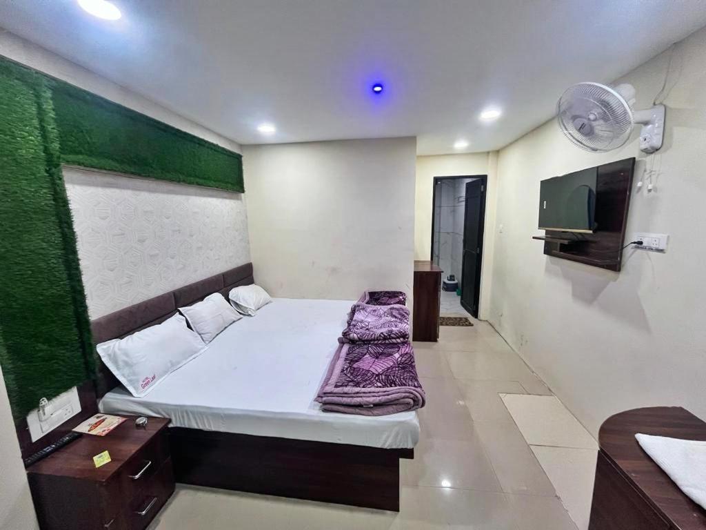 Green Leaf Hotel Ujjain Eksteriør billede
