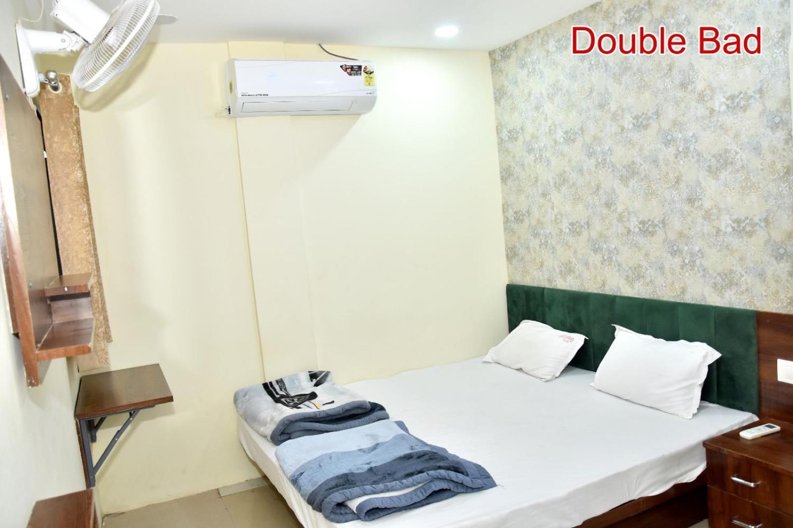 Green Leaf Hotel Ujjain Eksteriør billede