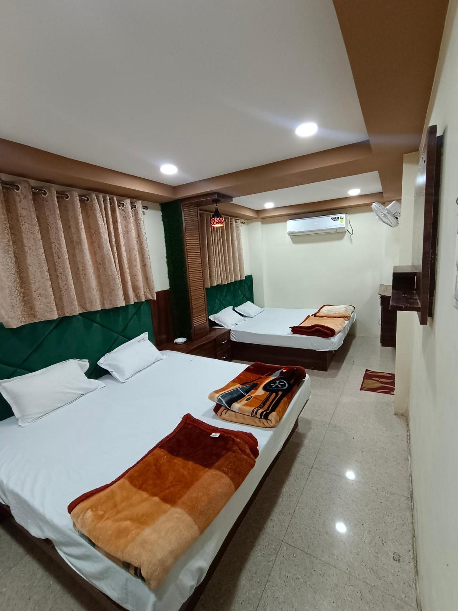 Green Leaf Hotel Ujjain Eksteriør billede