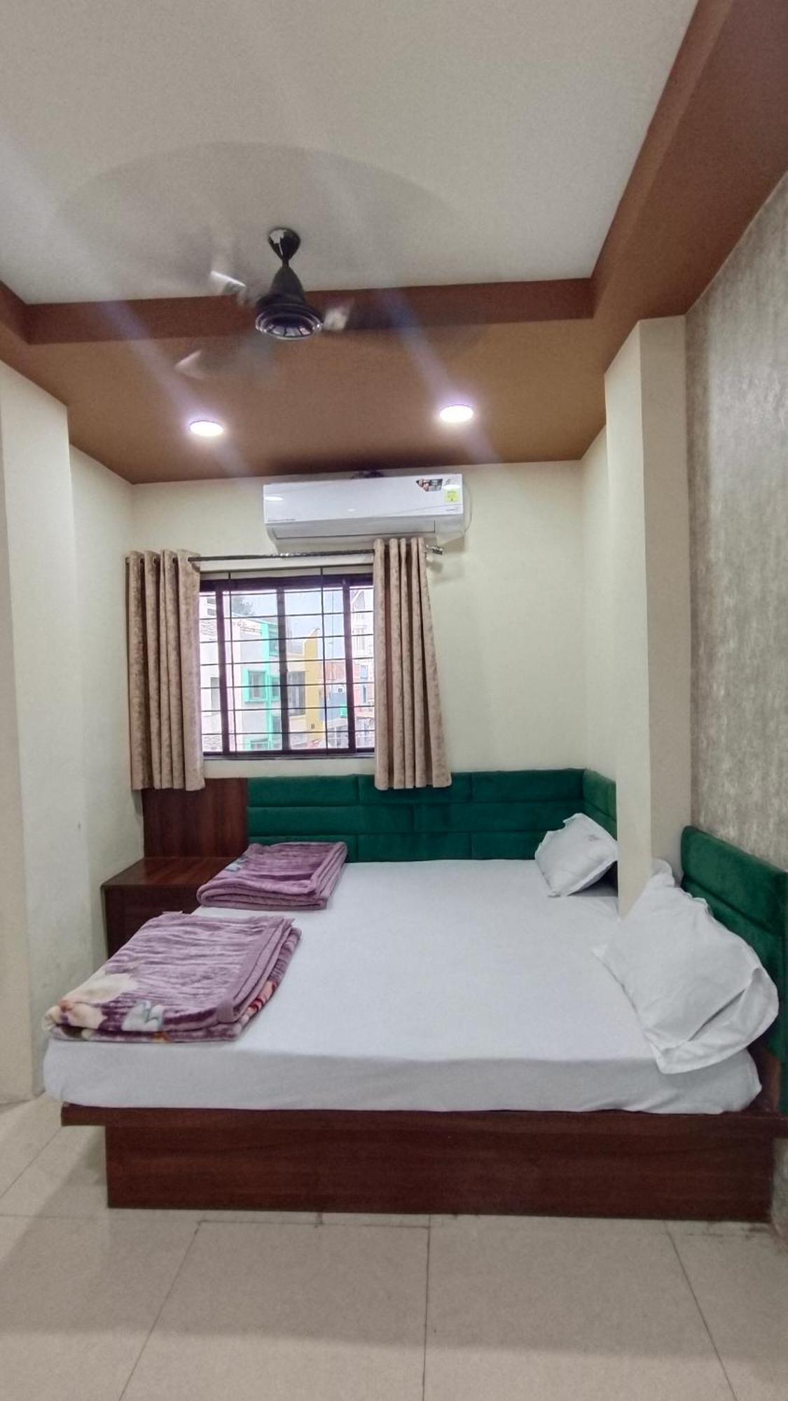 Green Leaf Hotel Ujjain Eksteriør billede