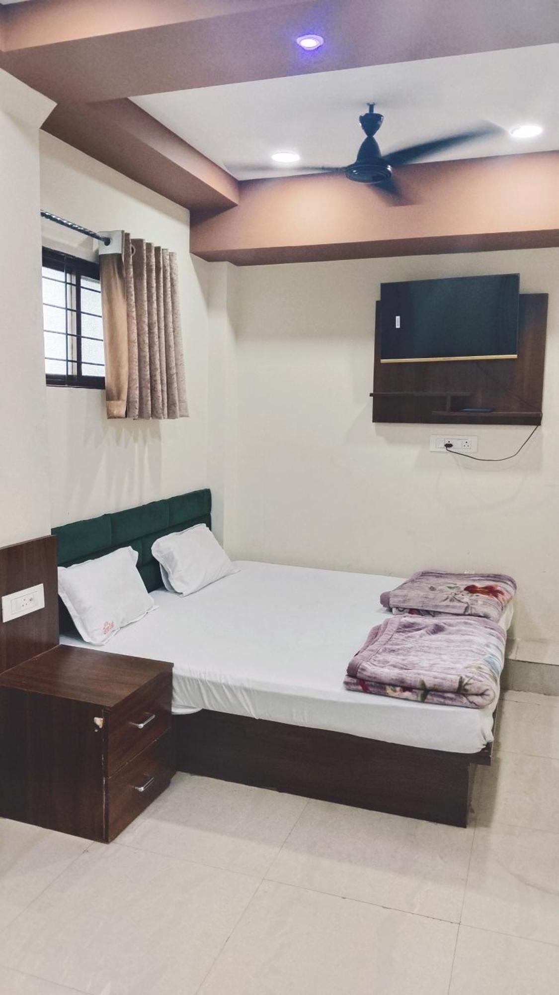 Green Leaf Hotel Ujjain Eksteriør billede