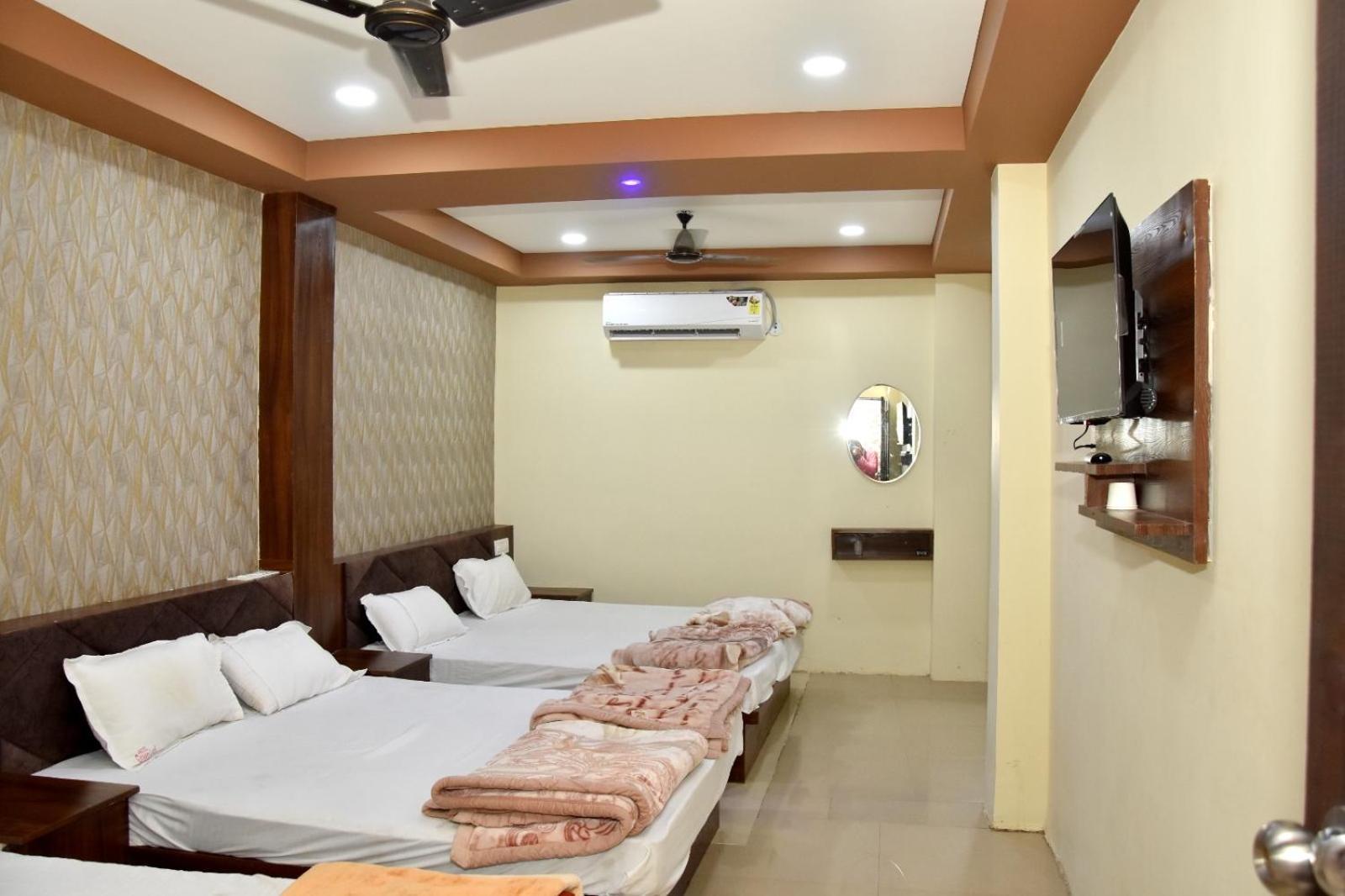 Green Leaf Hotel Ujjain Eksteriør billede