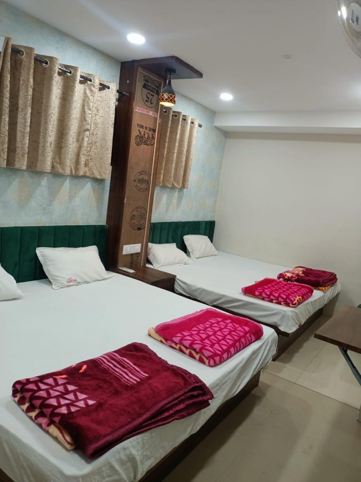 Green Leaf Hotel Ujjain Eksteriør billede
