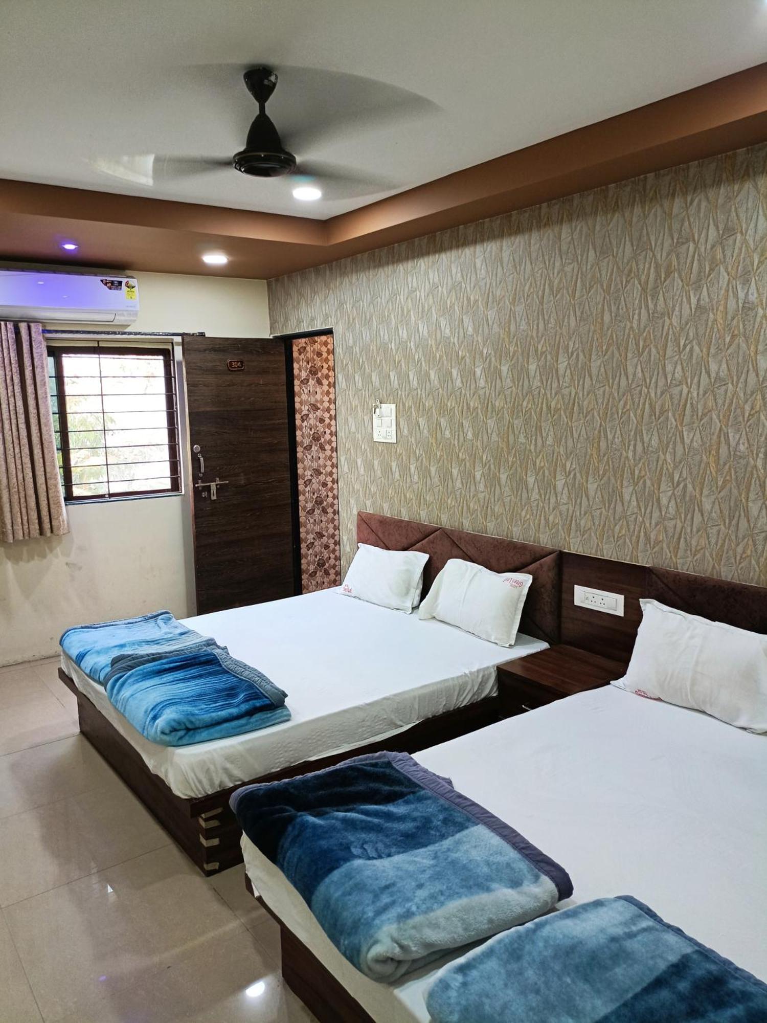 Green Leaf Hotel Ujjain Eksteriør billede