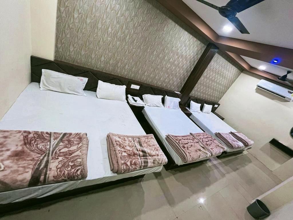 Green Leaf Hotel Ujjain Eksteriør billede