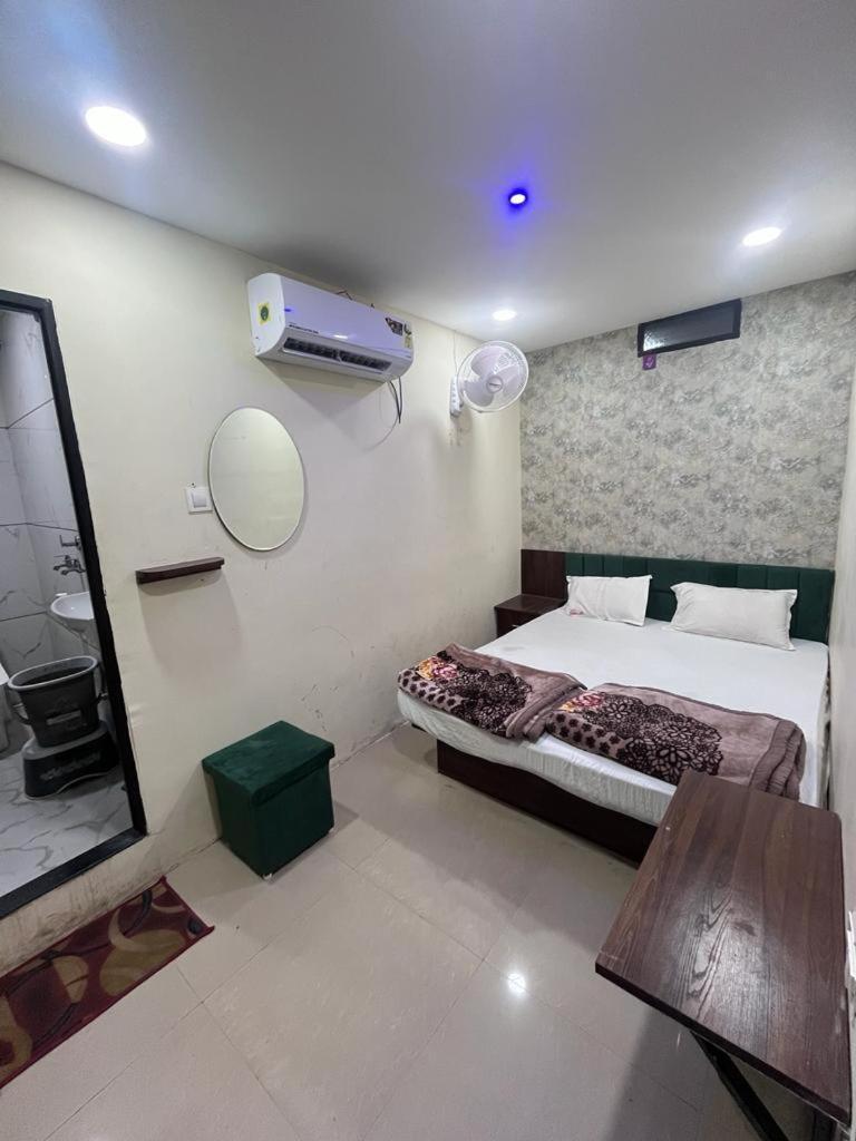 Green Leaf Hotel Ujjain Eksteriør billede