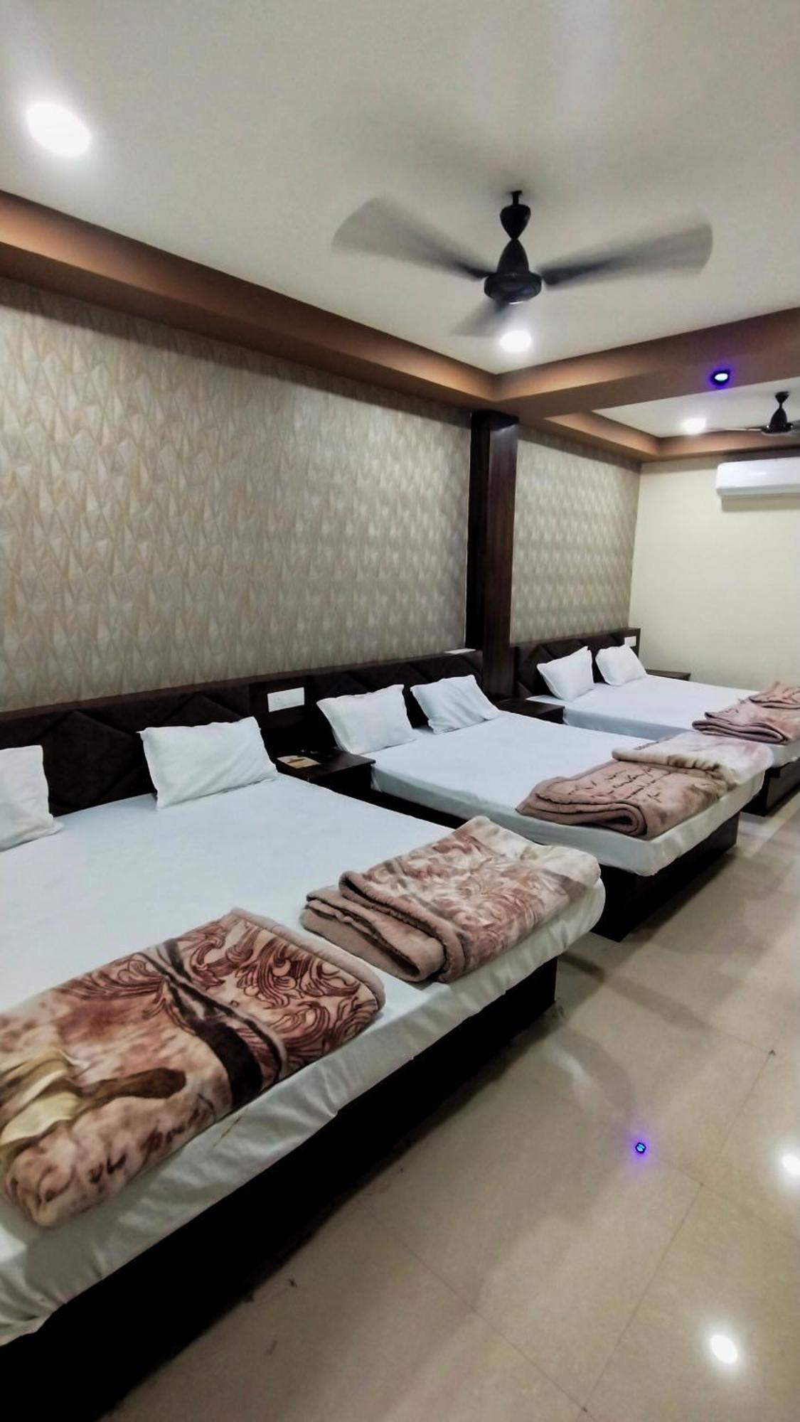 Green Leaf Hotel Ujjain Eksteriør billede