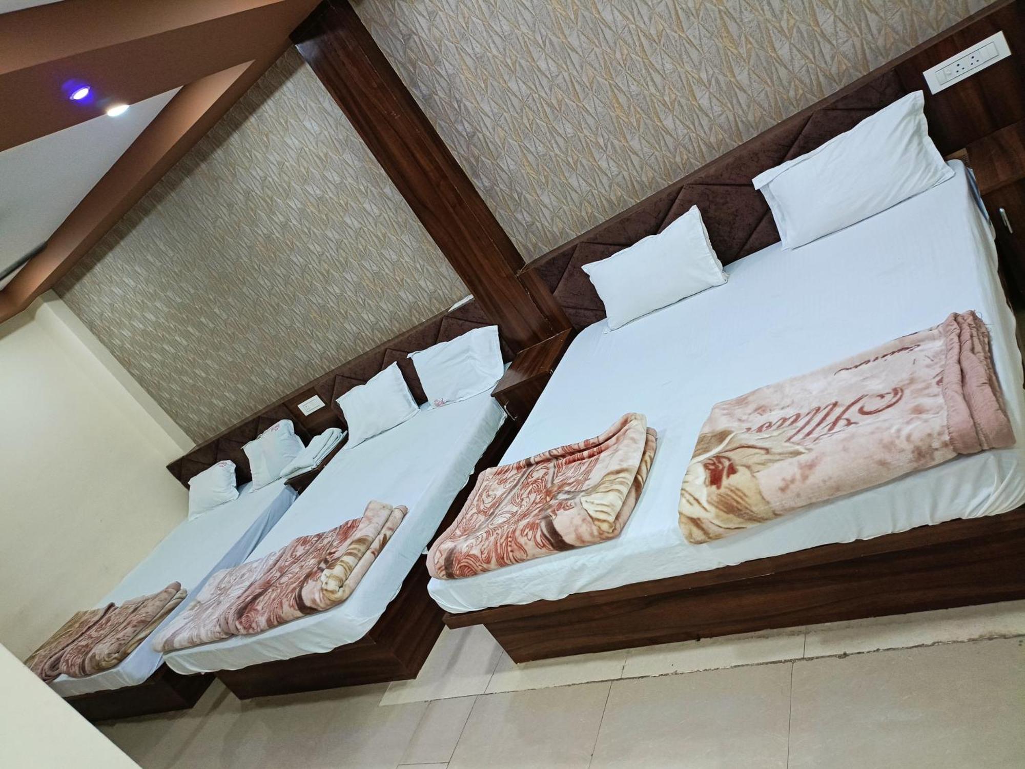 Green Leaf Hotel Ujjain Eksteriør billede
