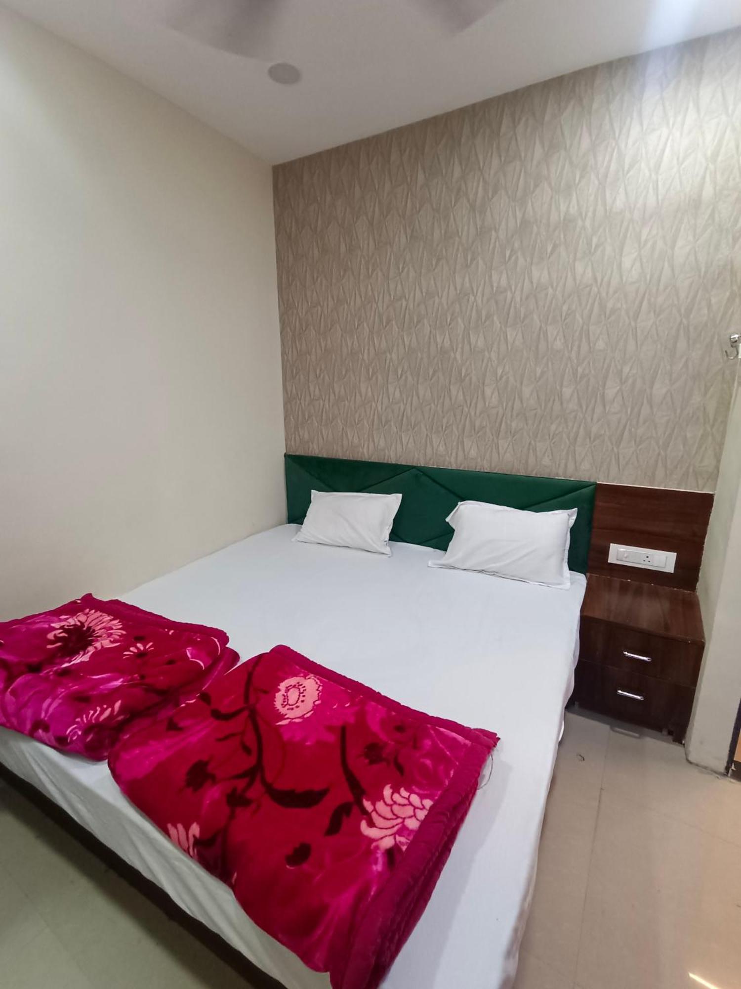 Green Leaf Hotel Ujjain Eksteriør billede
