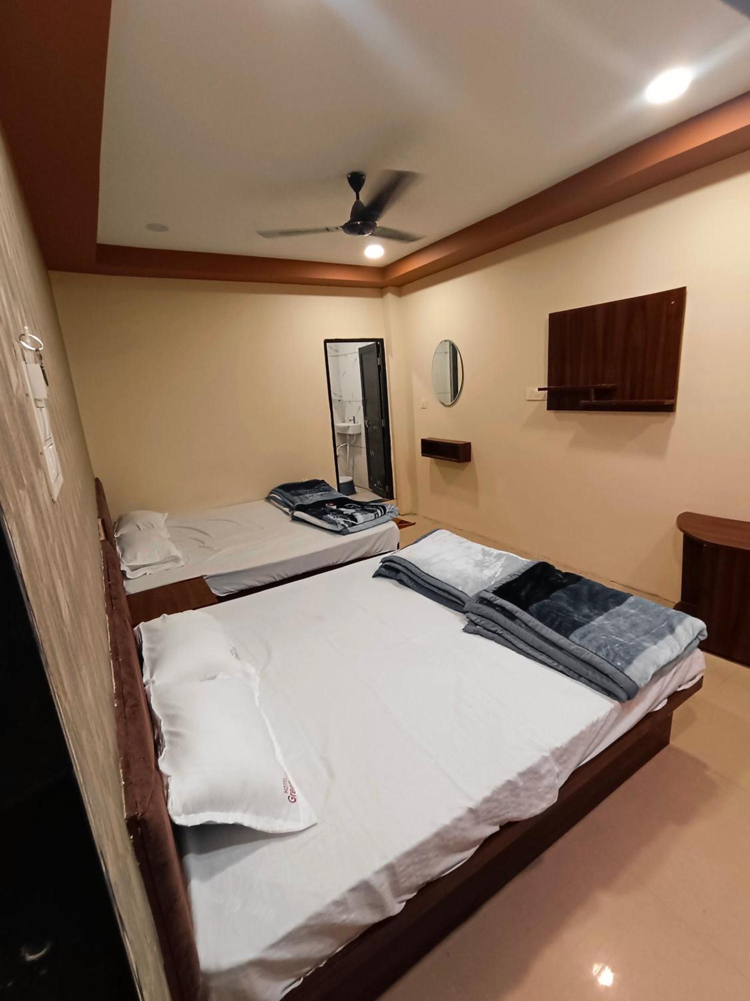 Green Leaf Hotel Ujjain Eksteriør billede