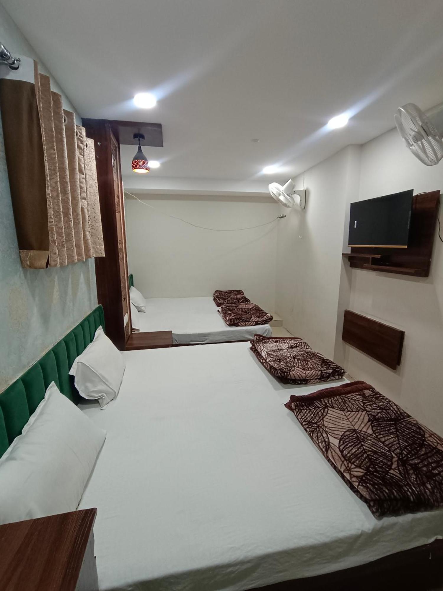 Green Leaf Hotel Ujjain Eksteriør billede