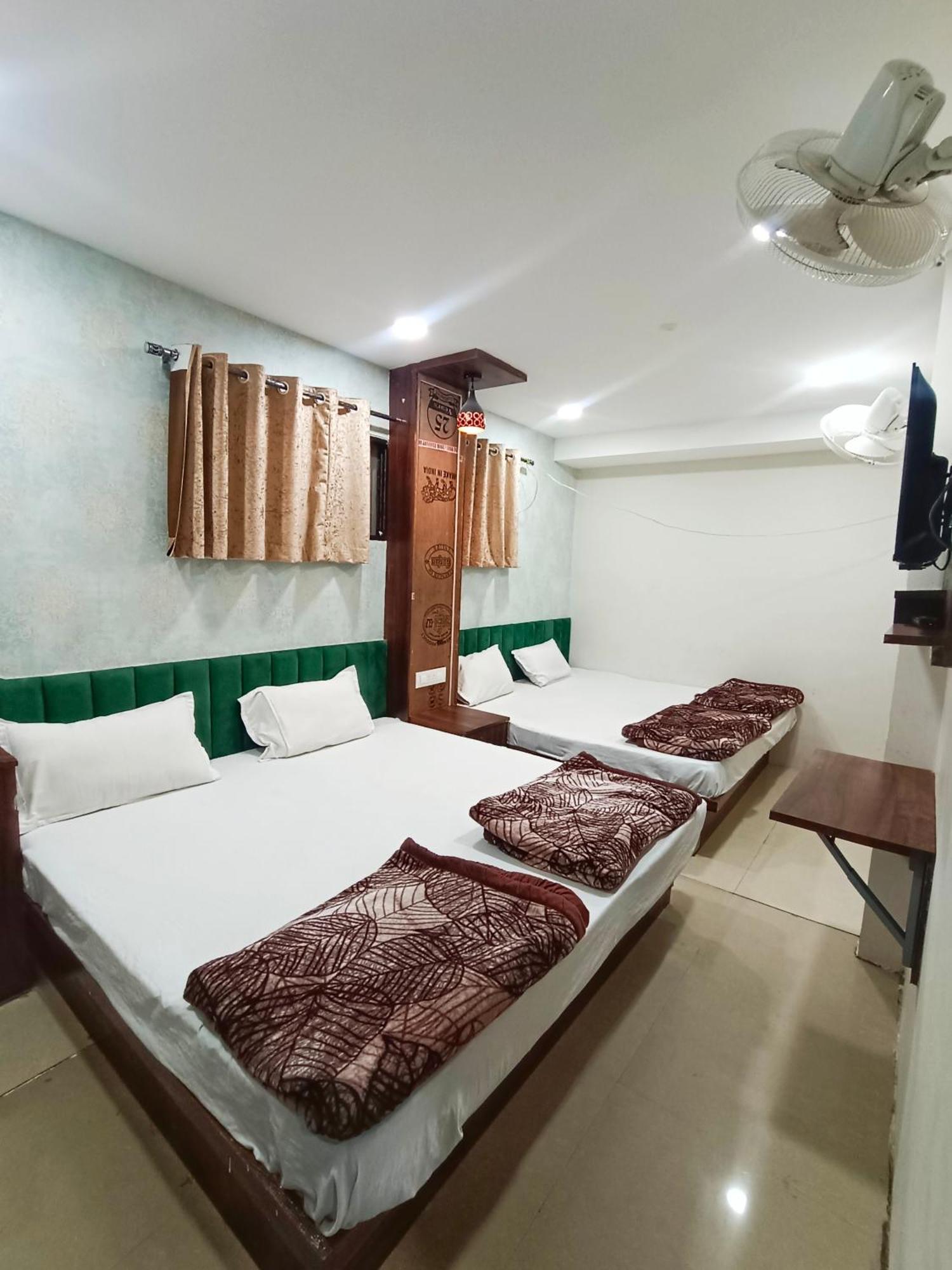 Green Leaf Hotel Ujjain Eksteriør billede