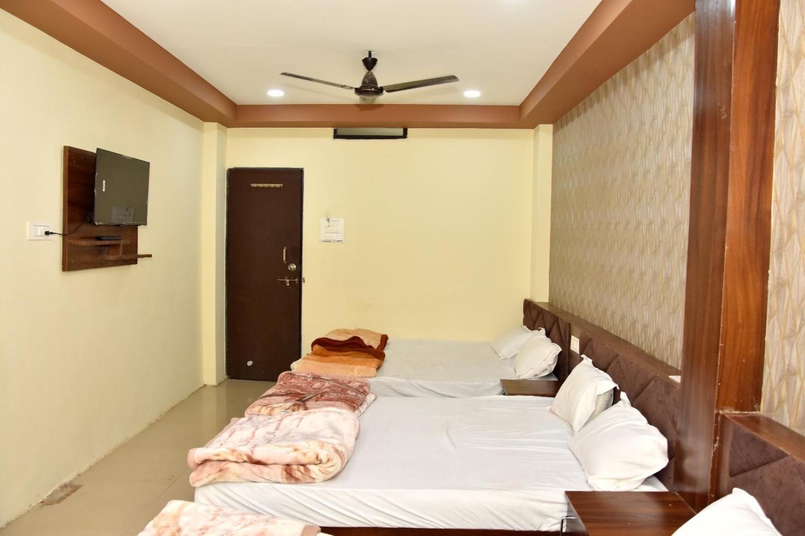 Green Leaf Hotel Ujjain Eksteriør billede